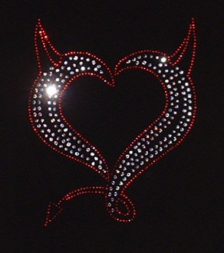 T-Shirt mit Strassmotiv Herz mit Hörner